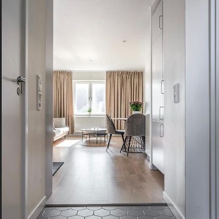 Central Apartment 5Min Drive To The Airport. สต็อกโฮล์ม ภายนอก รูปภาพ