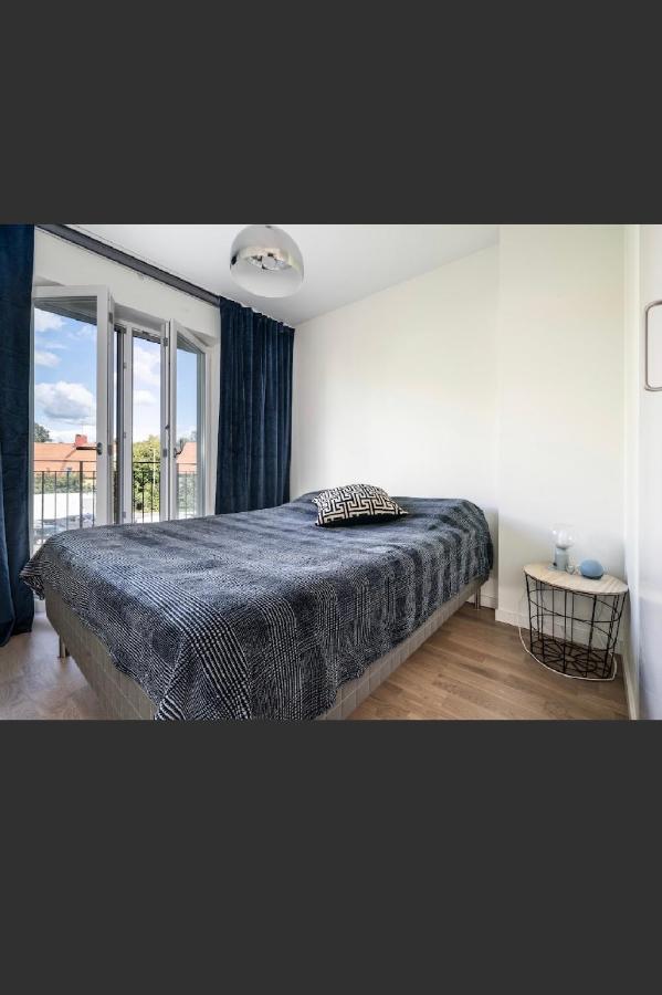 Central Apartment 5Min Drive To The Airport. สต็อกโฮล์ม ภายนอก รูปภาพ